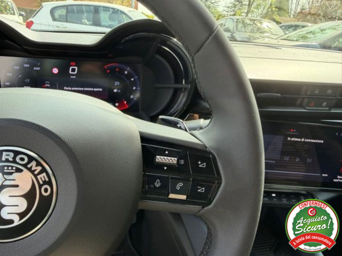 Alfa Romeo Junior 1.2 ibrida 145cv edct6 (15)