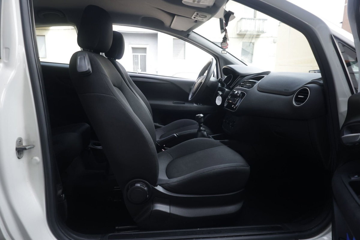 Fiat Punto 1.4 8V 3 porte Natural Power Easy (10)