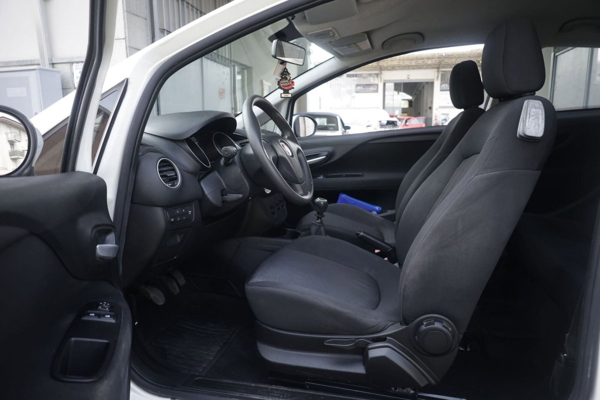 Fiat Punto 1.4 8V 3 porte Natural Power Easy (17)