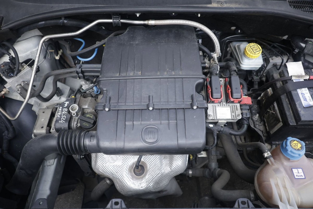 Fiat Punto 1.4 8V 3 porte Natural Power Easy (18)