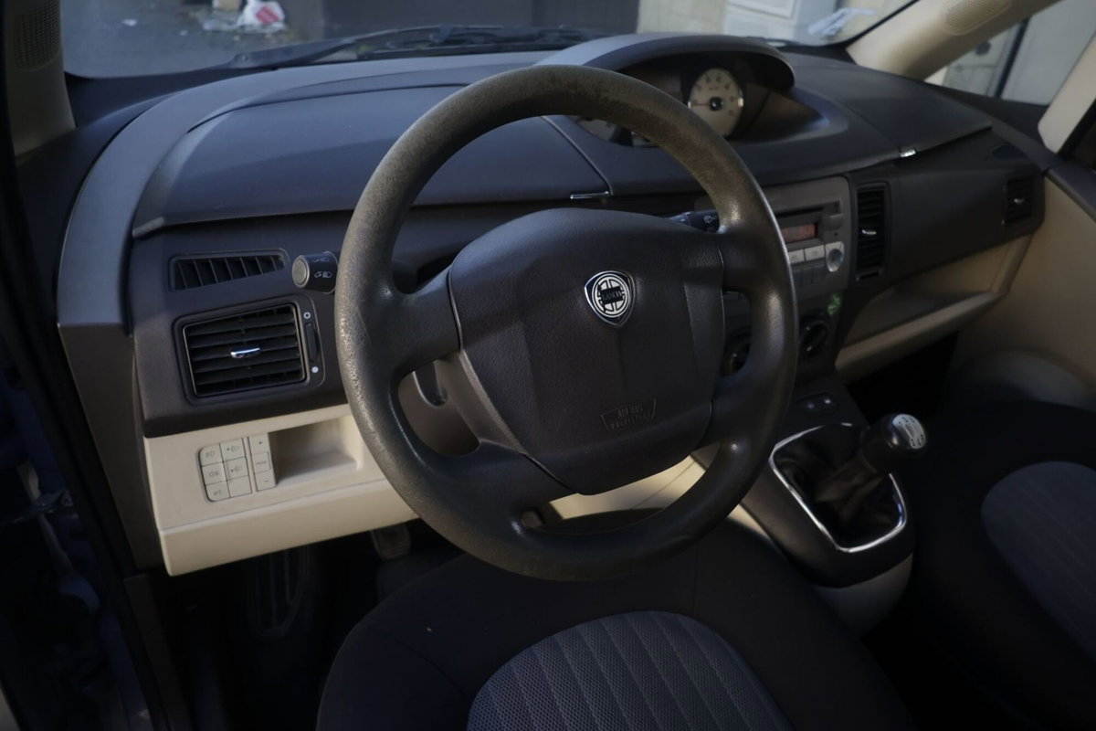 Lancia Musa Multijet 16V Platino (14)