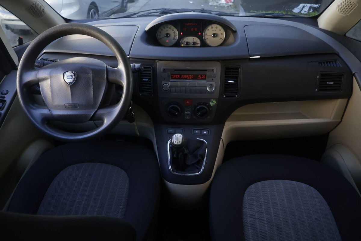 Lancia Musa Multijet 16V Platino (2)