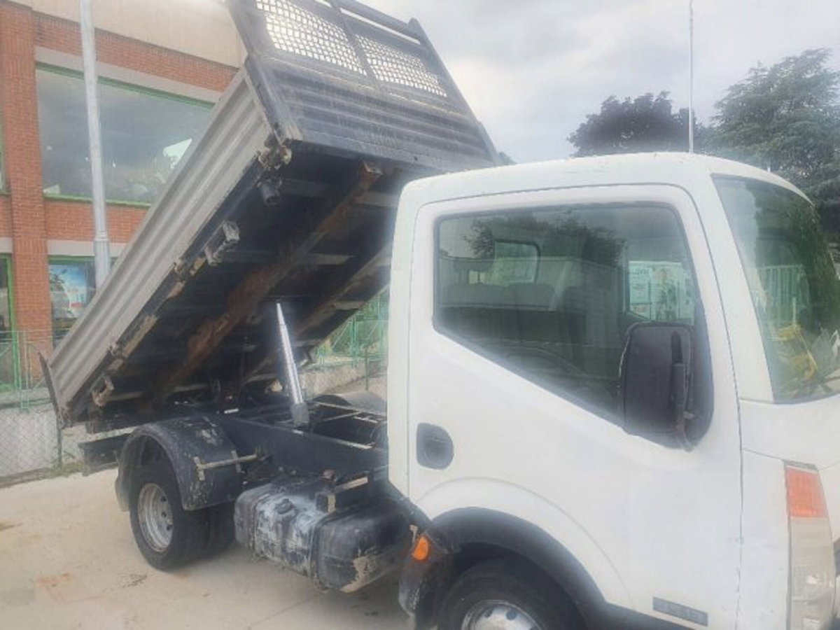 Nissan Cabstar 35.13 2.5 TDI 130CV PL-DC-RG Cabinato Comfort (2)