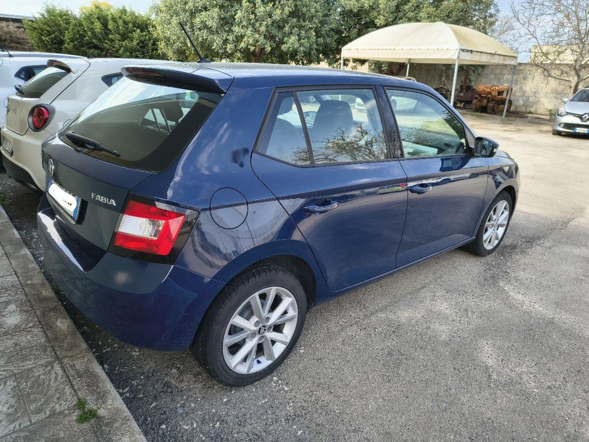 Skoda Fabia 1.0 MPI 75 CV Design Edition (3)