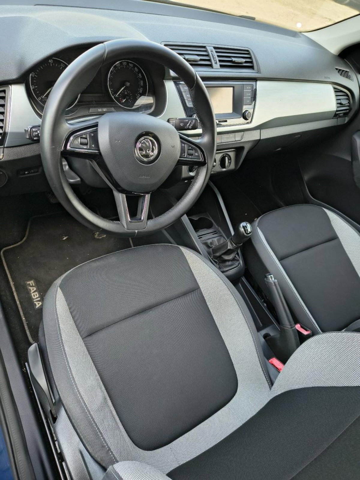 Skoda Fabia 1.0 MPI 75 CV Design Edition (6)