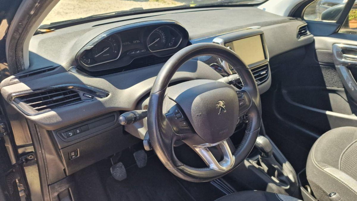 Peugeot 208 e-HDi 92 CV Stop&Start 5 porte Allure (10)