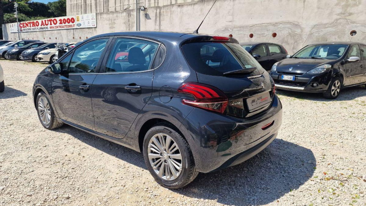 Peugeot 208 e-HDi 92 CV Stop&Start 5 porte Allure (4)