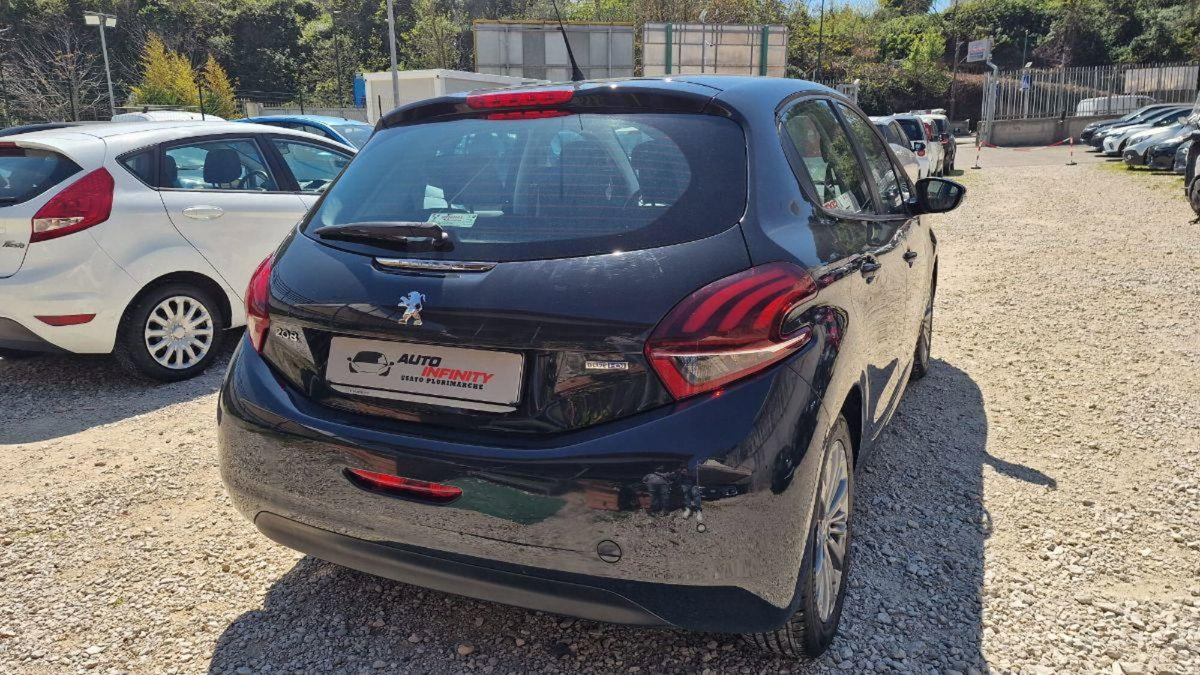 Peugeot 208 e-HDi 92 CV Stop&Start 5 porte Allure (6)