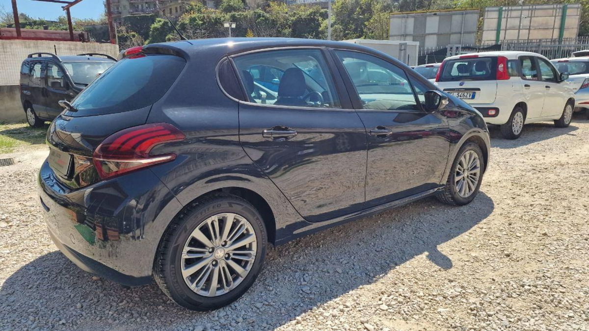 Peugeot 208 e-HDi 92 CV Stop&Start 5 porte Allure (7)