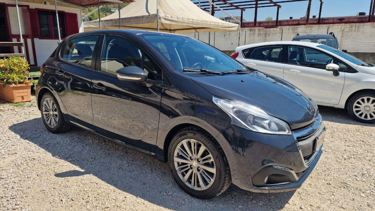 Peugeot 208 e-HDi 92 CV Stop&Start 5 porte Allure (8)