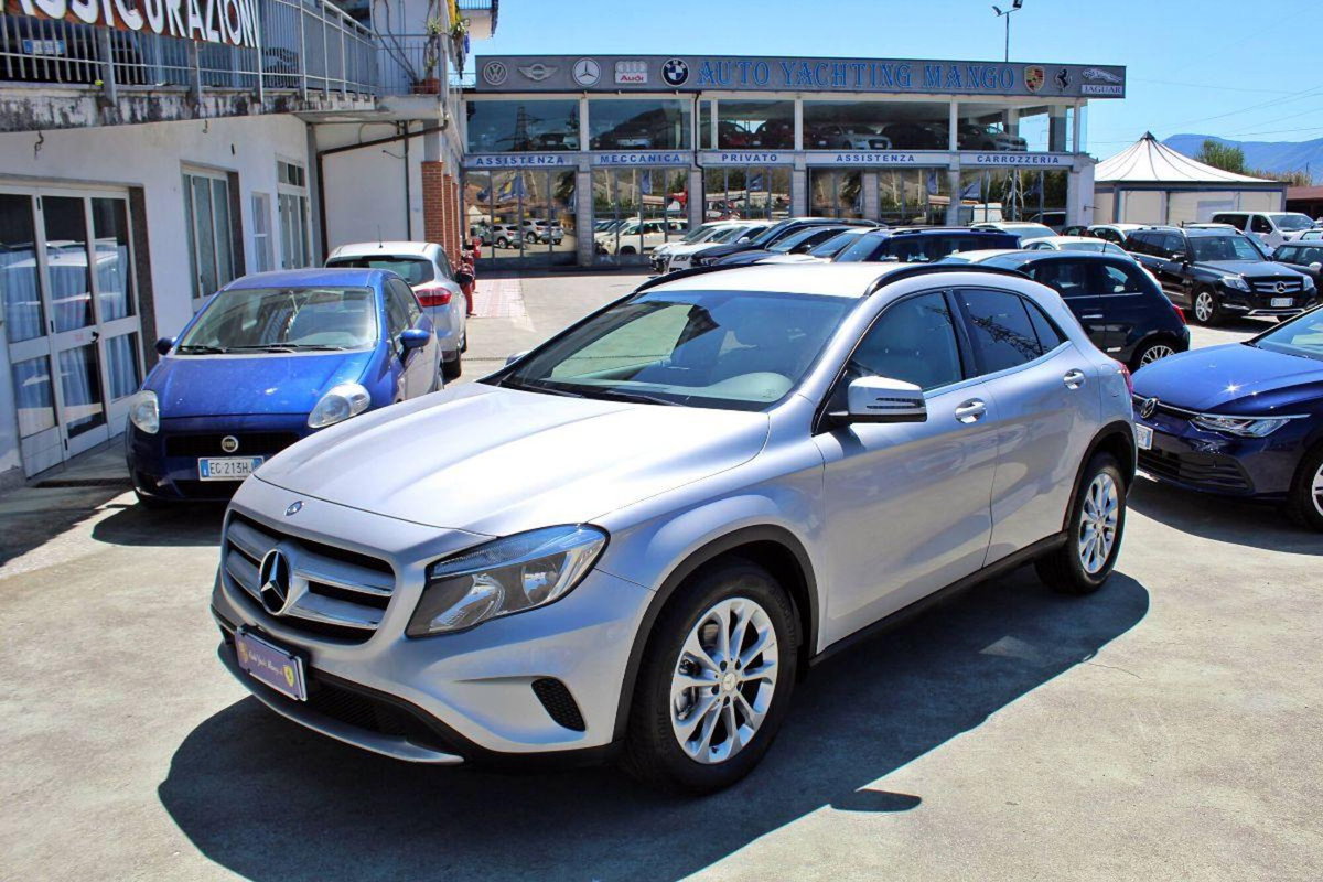 Mercedes-Benz GLA SUV 180 d Premium