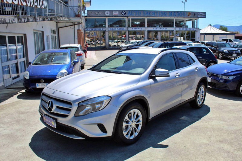 Mercedes-Benz GLA SUV 180 d Premium