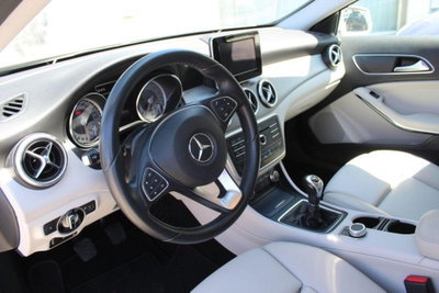 Mercedes-Benz GLA SUV 180 d Premium (10)