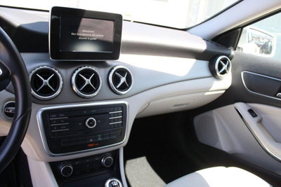 Mercedes-Benz GLA SUV 180 d Premium (12)