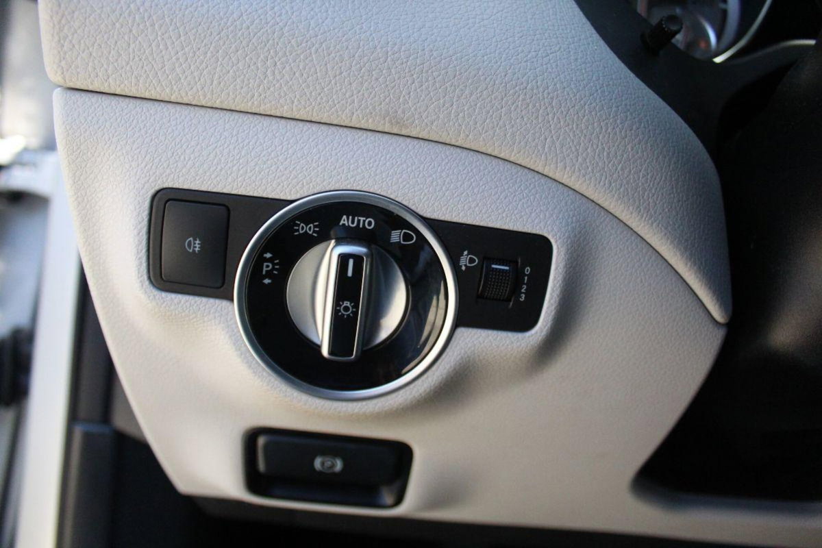 Mercedes-Benz GLA SUV 180 d Premium (13)