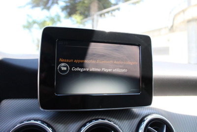 Mercedes-Benz GLA SUV 180 d Premium (16)