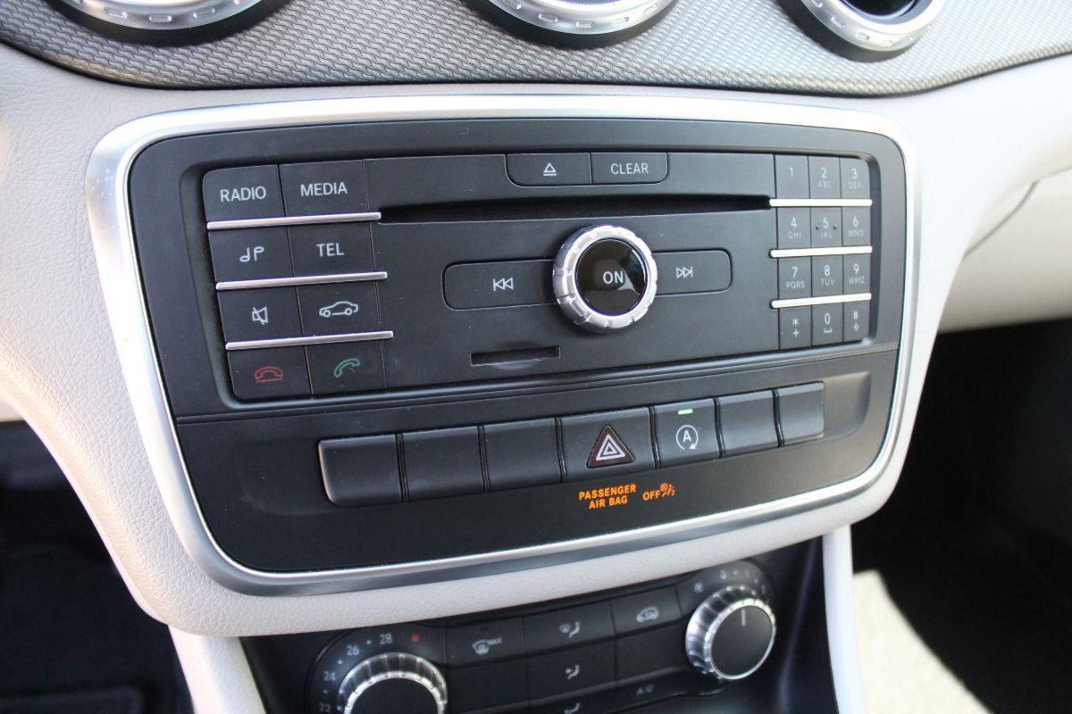 Mercedes-Benz GLA SUV 180 d Premium (17)