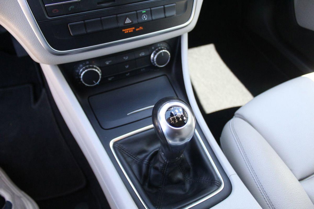 Mercedes-Benz GLA SUV 180 d Premium (18)