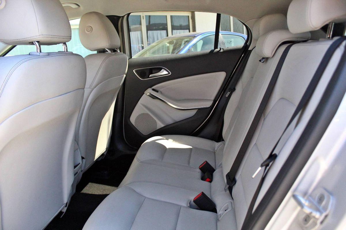 Mercedes-Benz GLA SUV 180 d Premium (19)