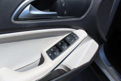 Mercedes-Benz GLA SUV 180 d Premium (8)