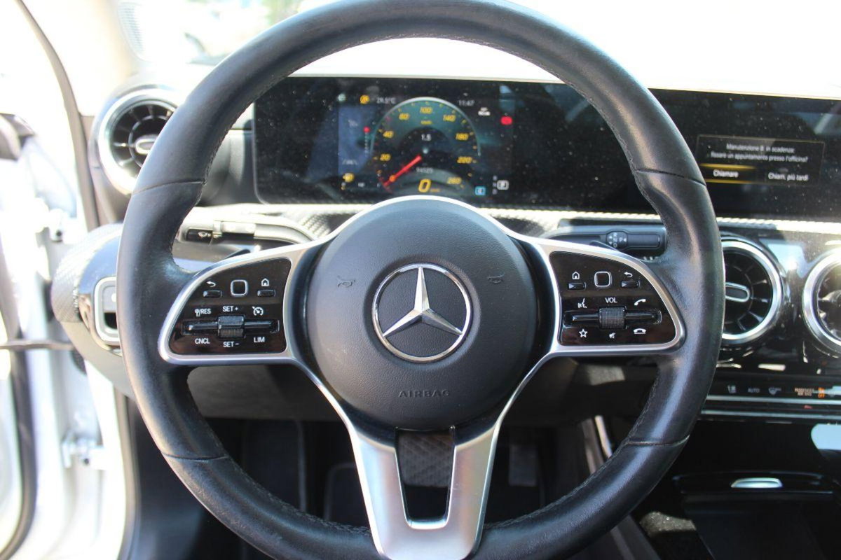 Mercedes-Benz CLA Shooting Brake 180 d Automatic Shooting Brake Premium (11)