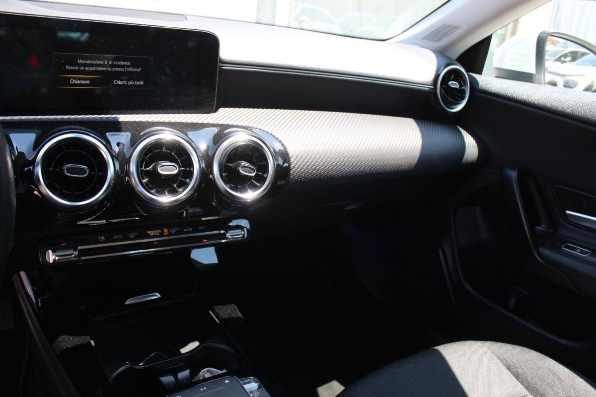Mercedes-Benz CLA Shooting Brake 180 d Automatic Shooting Brake Premium (12)