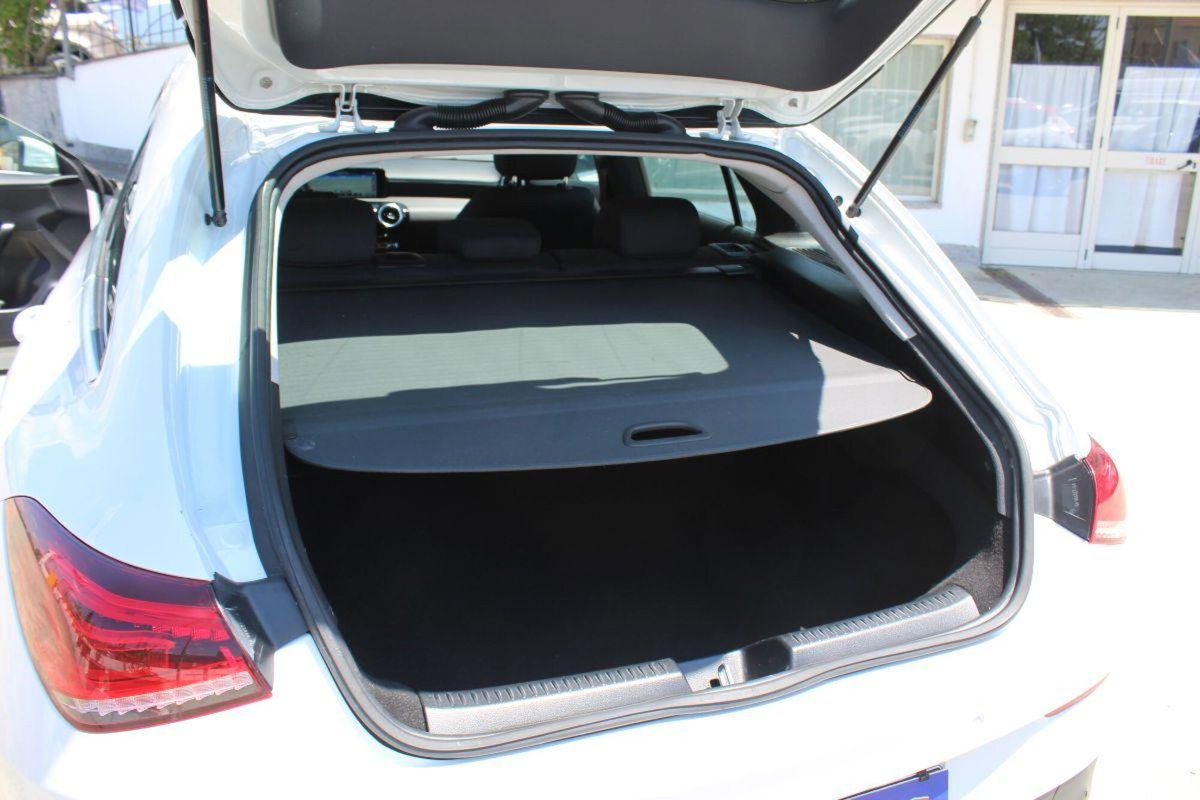 Mercedes-Benz CLA Shooting Brake 180 d Automatic Shooting Brake Premium (19)