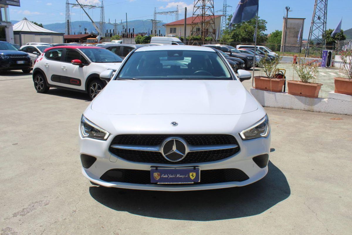 Mercedes-Benz CLA Shooting Brake 180 d Automatic Shooting Brake Premium (2)