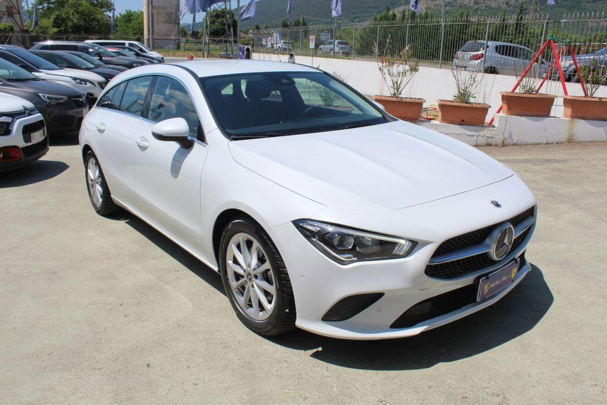 Mercedes-Benz CLA Shooting Brake 180 d Automatic Shooting Brake Premium (3)