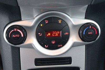 Ford Fiesta 1.4 5 porte Bz.- GPL Titanium (16)