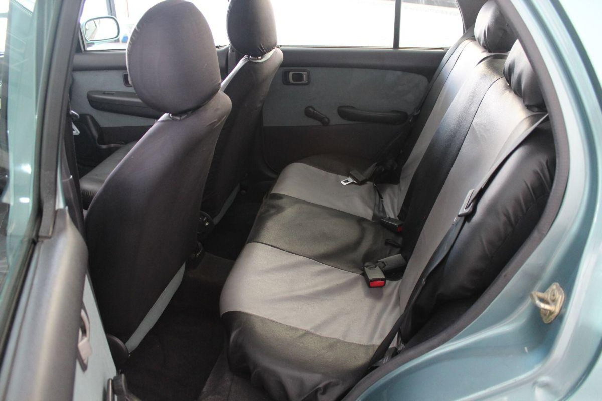 Nissan Micra 1.0 16V 5 porte Visia (12)