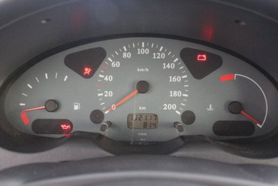 Nissan Micra 1.0 16V 5 porte Visia (9)