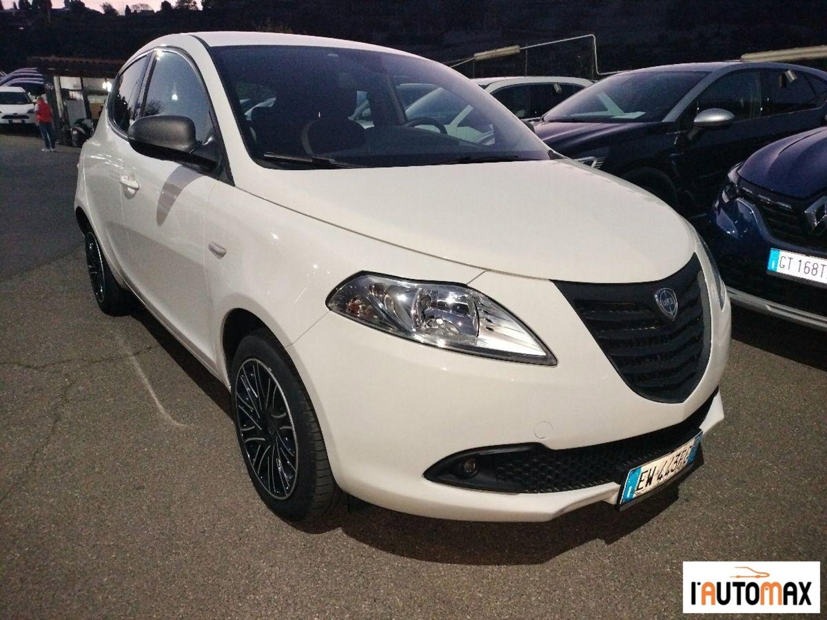 Lancia Ypsilon 1.3 MJT 16V 95 CV 5 porte S&S Silver