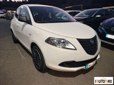 Lancia Ypsilon 1.3 MJT 16V 95 CV 5 porte S&S Silver usata