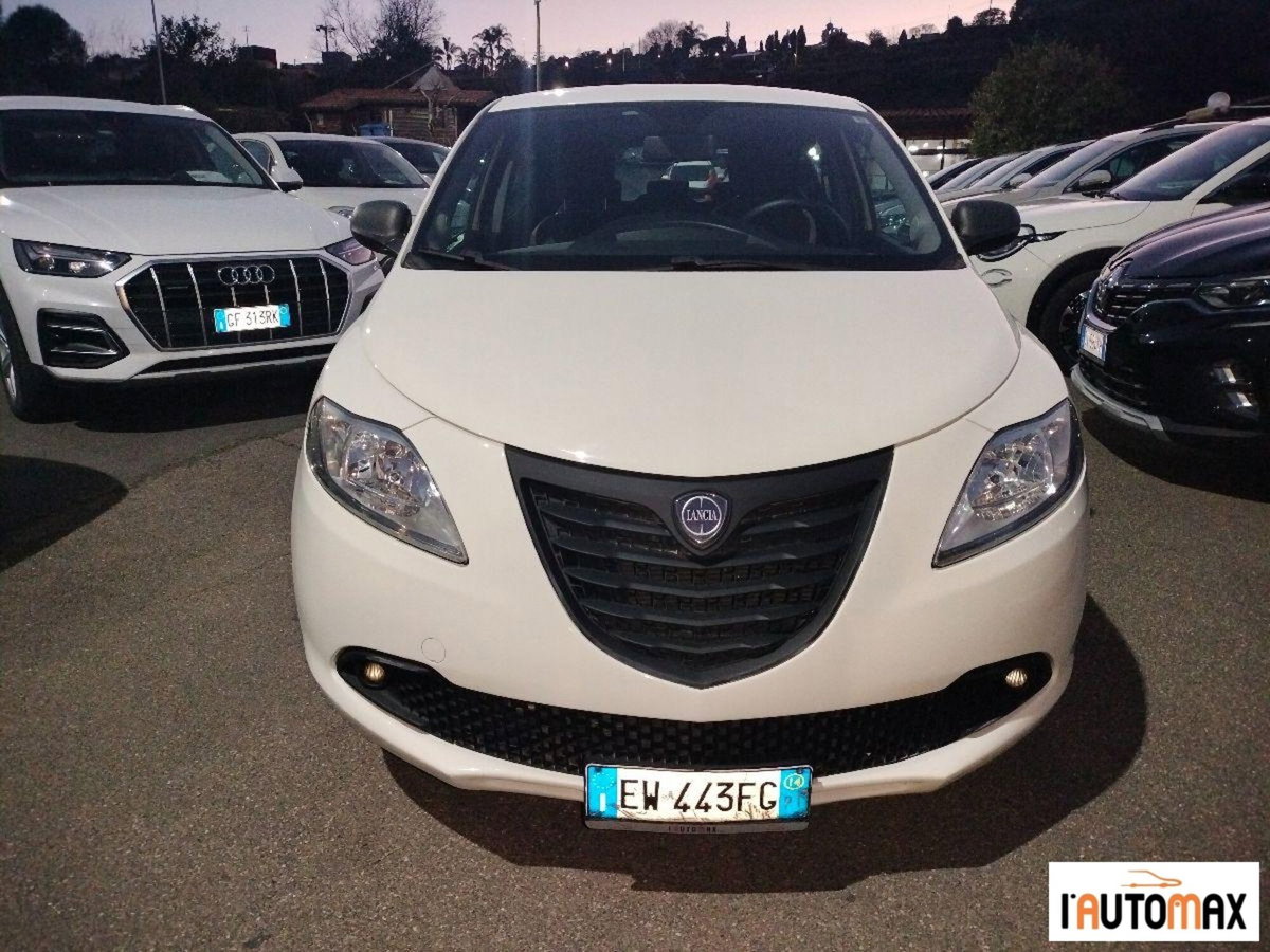 Lancia Ypsilon 1.3 MJT 16V 95 CV 5 porte S&S Silver (2)
