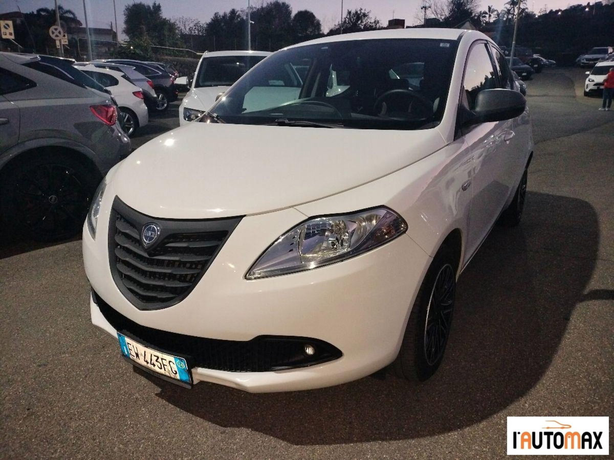 Lancia Ypsilon 1.3 MJT 16V 95 CV 5 porte S&S Silver (3)