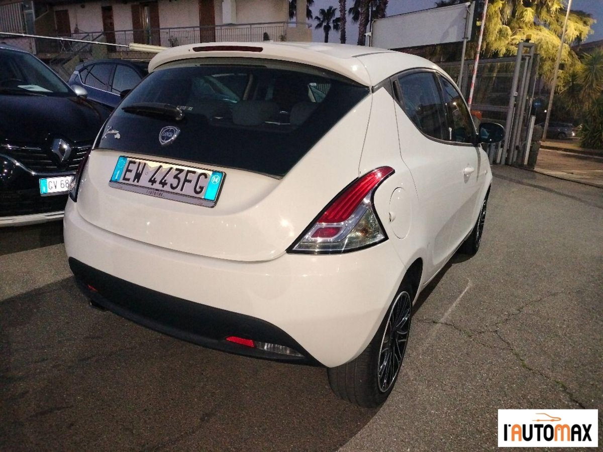 Lancia Ypsilon 1.3 MJT 16V 95 CV 5 porte S&S Silver (6)
