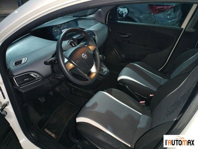 Lancia Ypsilon 1.3 MJT 16V 95 CV 5 porte S&S Silver (7)