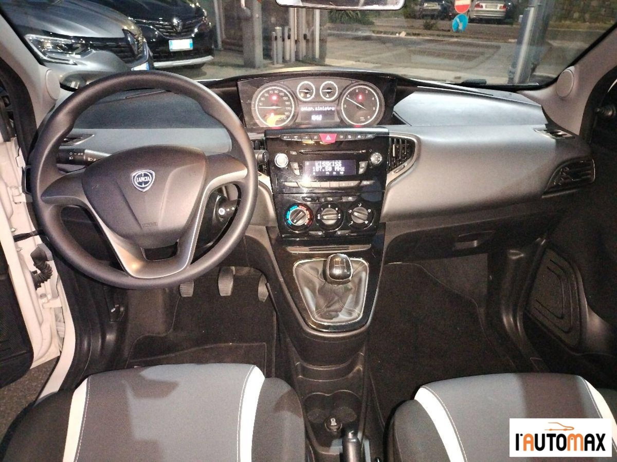 Lancia Ypsilon 1.3 MJT 16V 95 CV 5 porte S&S Silver (8)