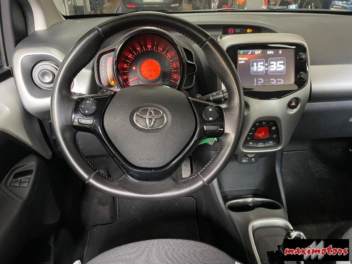 Toyota Aygo 1.0 VVT-i 69 CV 5 porte x-wave TSS MMT (2)