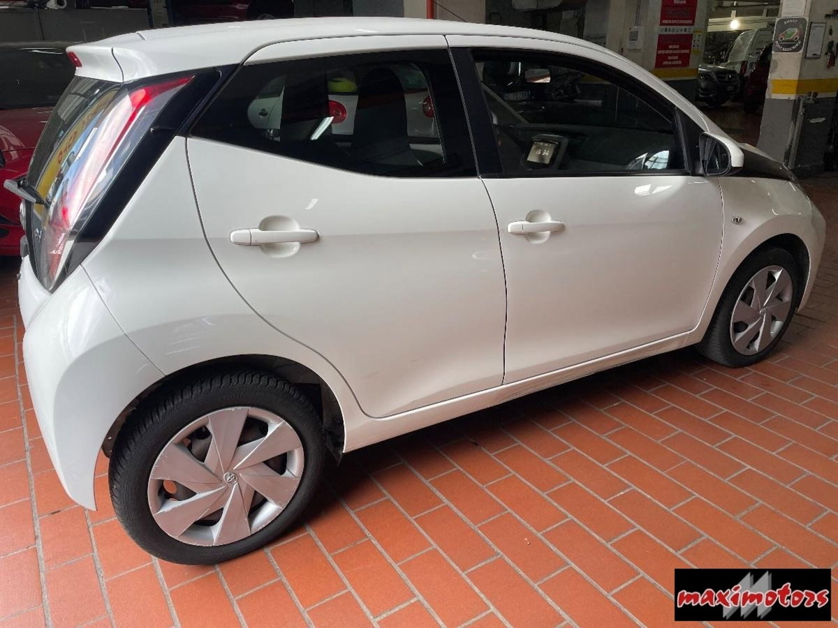 Toyota Aygo 1.0 VVT-i 69 CV 5 porte x-wave TSS MMT (7)