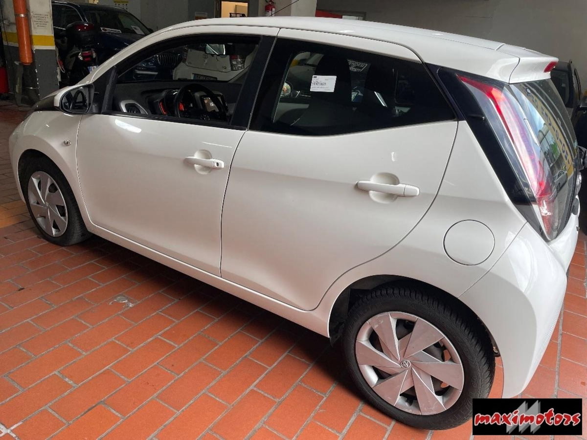 Toyota Aygo 1.0 VVT-i 69 CV 5 porte x-wave TSS MMT (8)
