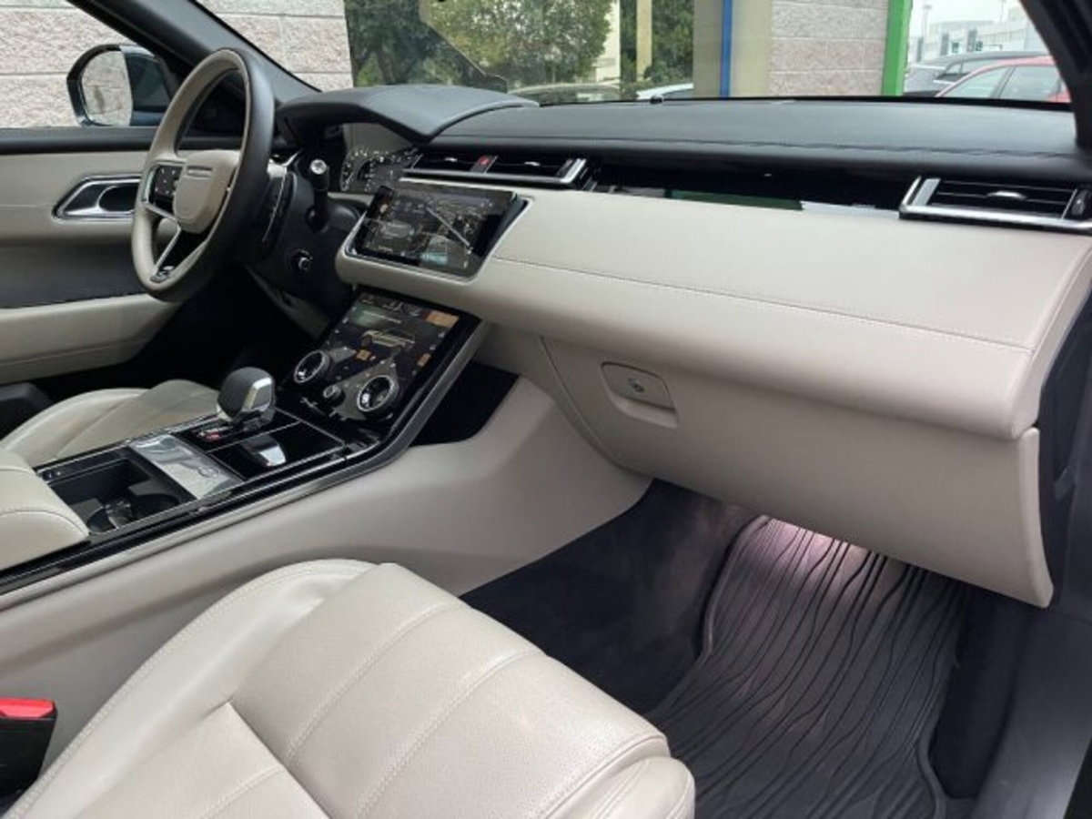 Land Rover Range Rover Velar 3.0D l6 300 CV R-Dynamic HSE (17)