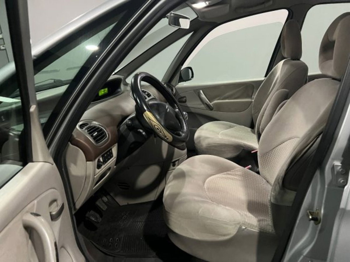 Citroen Xsara Picasso 2.0 HDi (6)