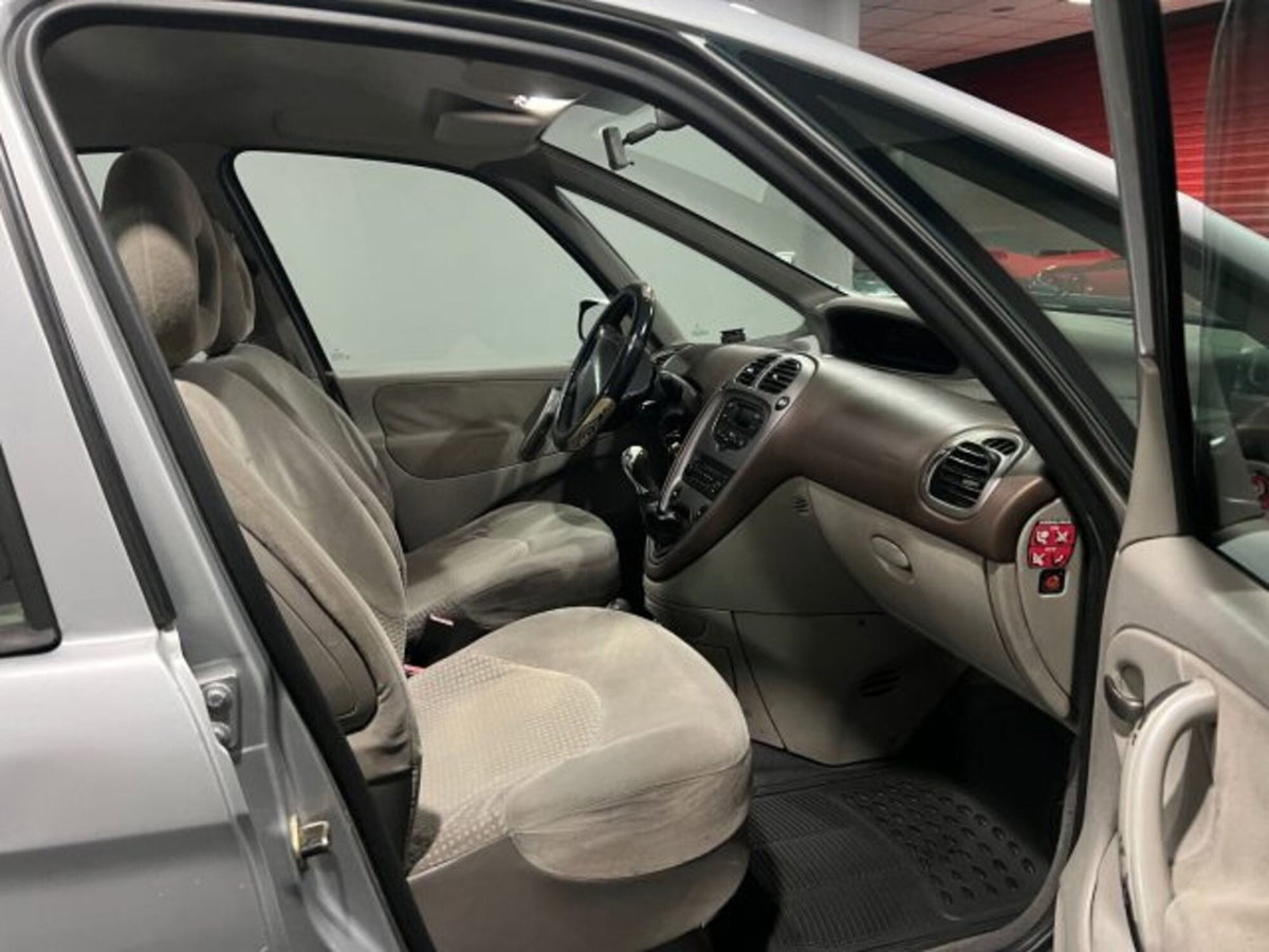 Citroen Xsara Picasso 2.0 HDi (8)