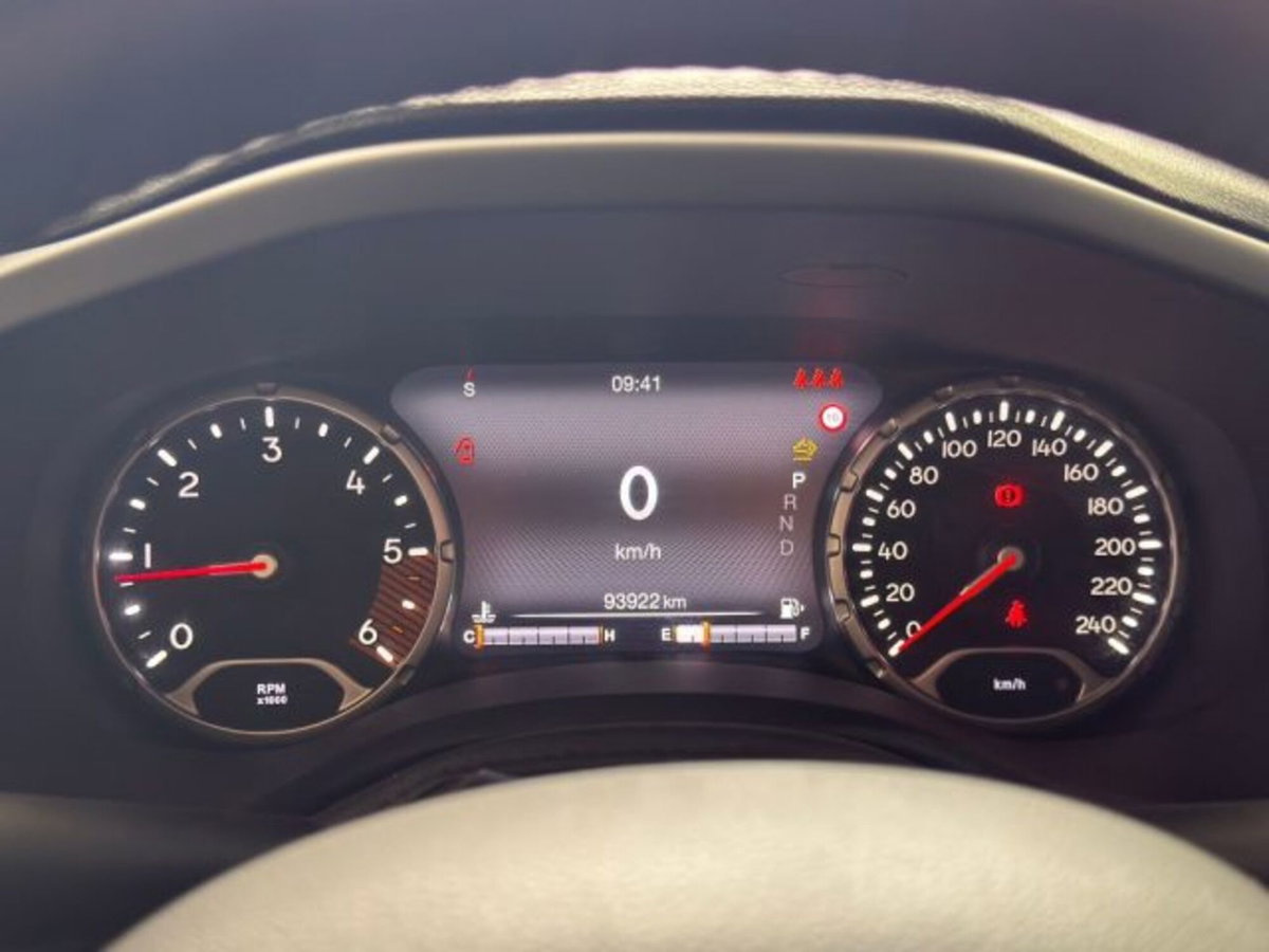 Jeep Renegade 1.6 Mjt DDCT 120 CV S (10)