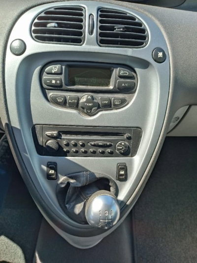 Citroen Xsara Picasso 1.6 HDi 110CV Elegance (18)