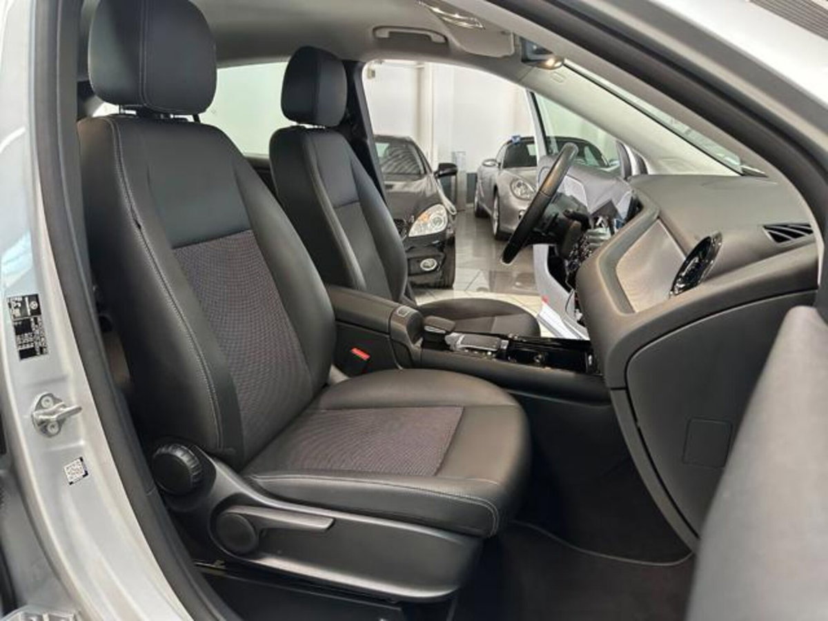 Mercedes-Benz GLA SUV 200 d Business Extra auto (10)
