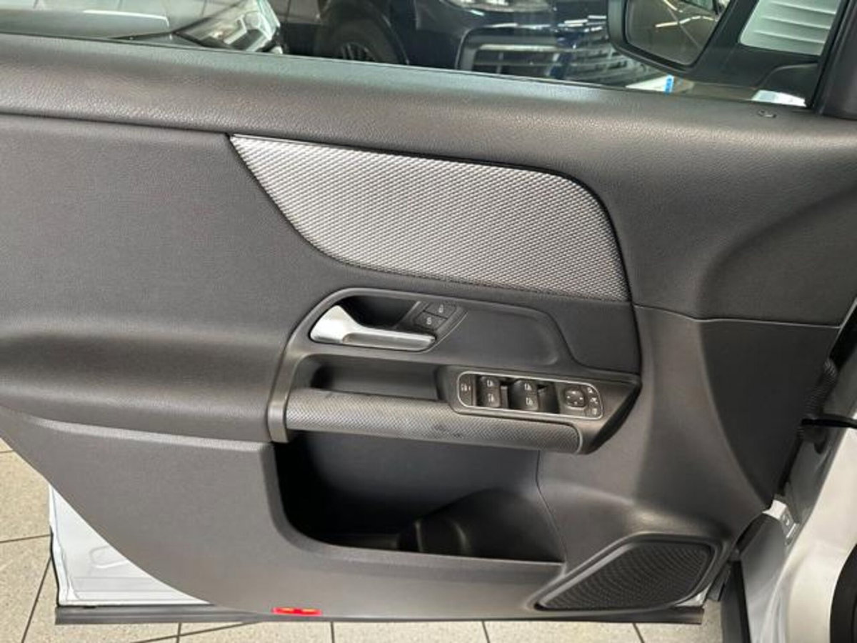 Mercedes-Benz GLA SUV 200 d Business Extra auto (16)