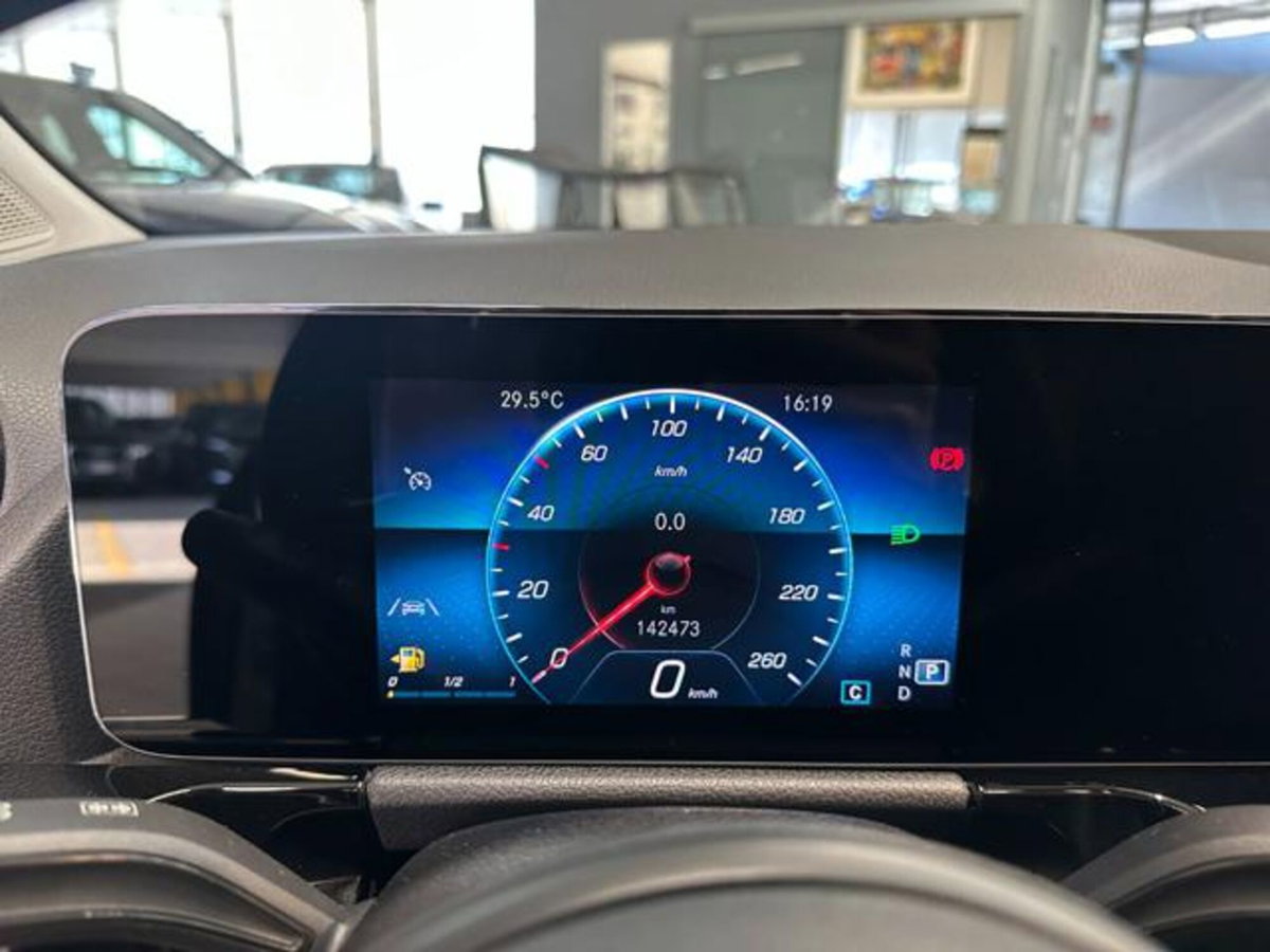 Mercedes-Benz GLA SUV 200 d Business Extra auto (7)